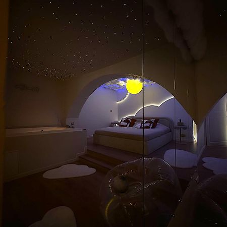 Moon Room, Nuit Insolite - Ollioules Toulon Var Εξωτερικό φωτογραφία