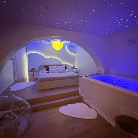 Moon Room, Nuit Insolite - Ollioules Toulon Var Εξωτερικό φωτογραφία