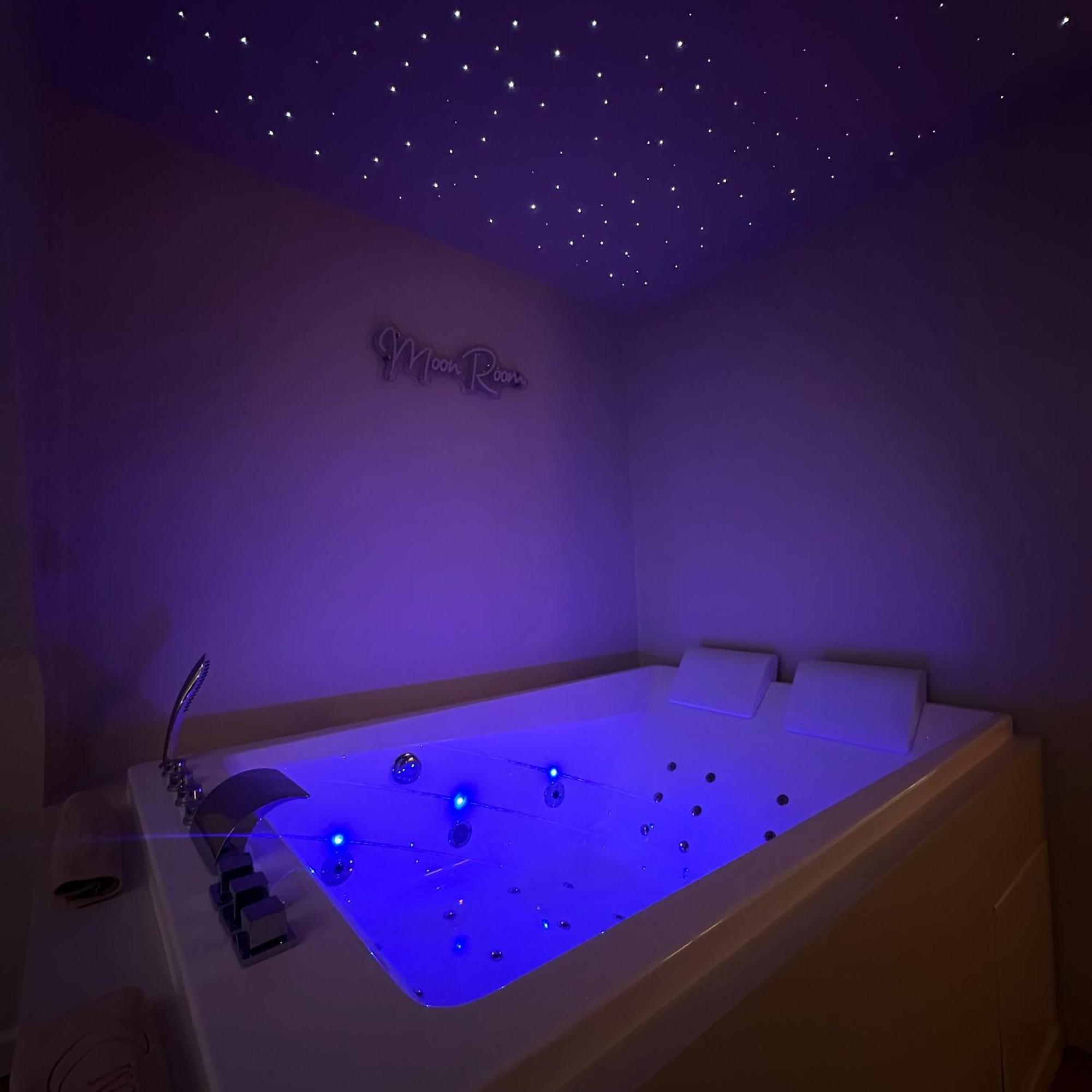 Moon Room, Nuit Insolite - Ollioules Toulon Var Εξωτερικό φωτογραφία
