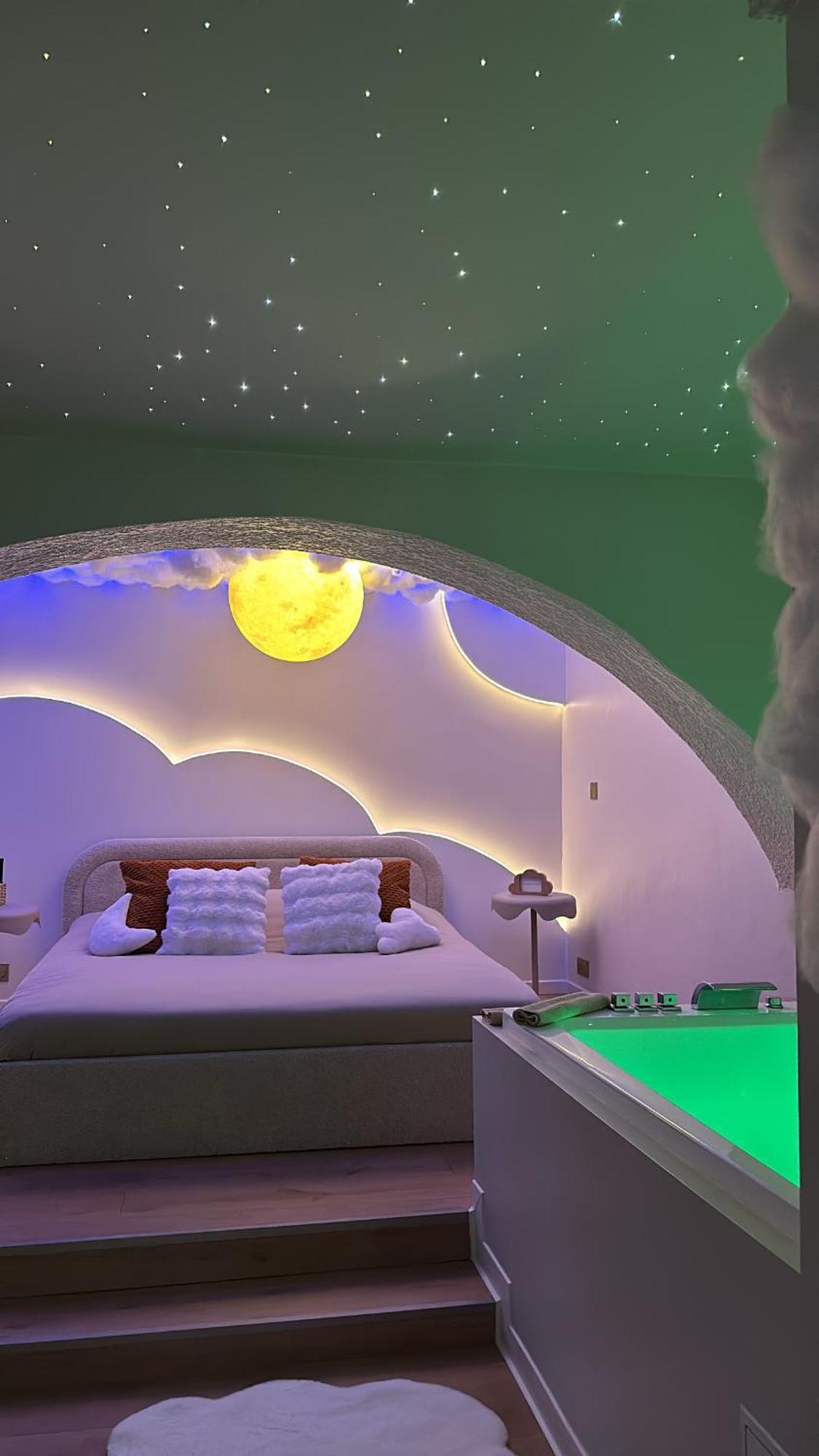 Moon Room, Nuit Insolite - Ollioules Toulon Var Εξωτερικό φωτογραφία