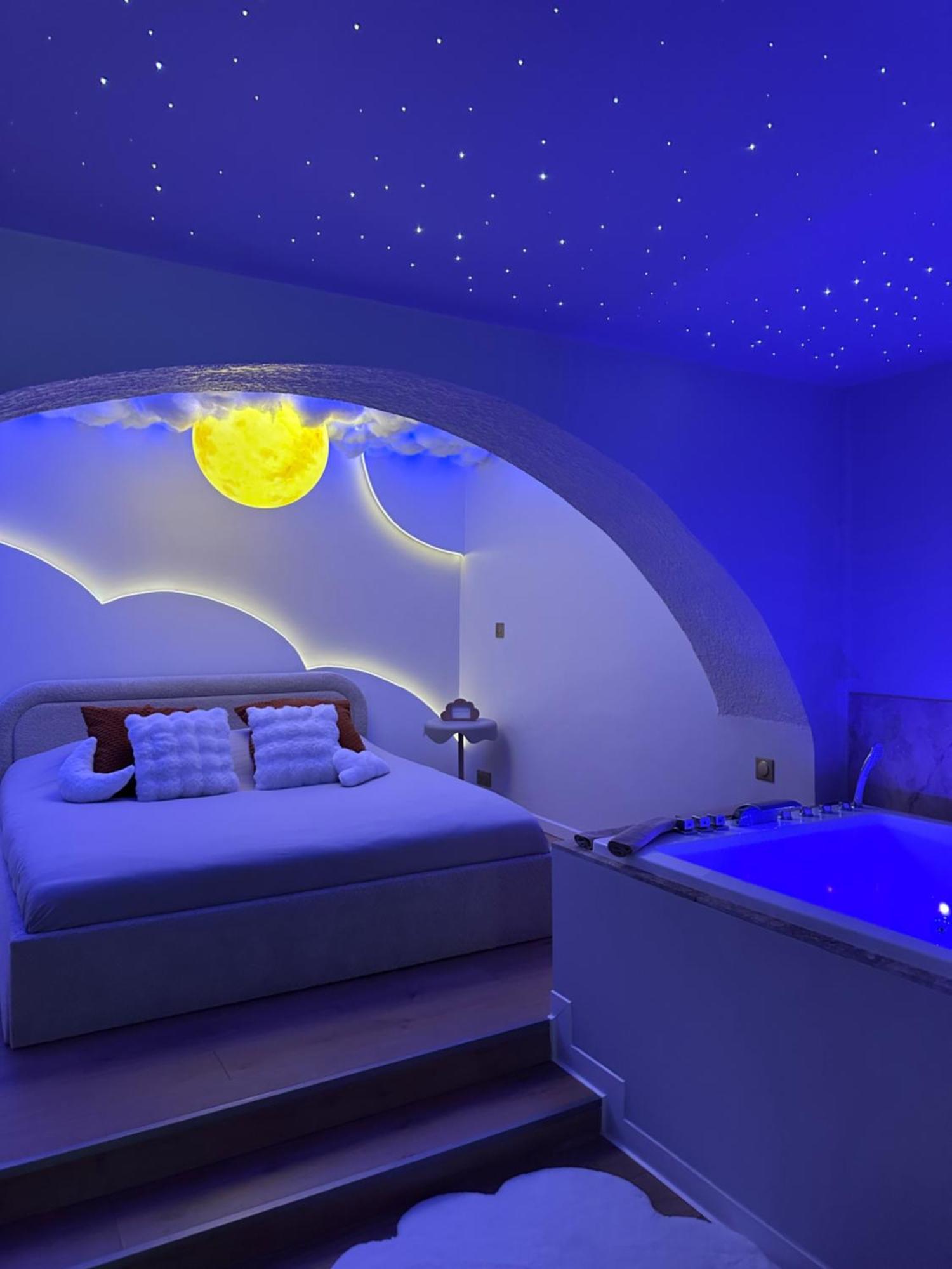 Moon Room, Nuit Insolite - Ollioules Toulon Var Εξωτερικό φωτογραφία